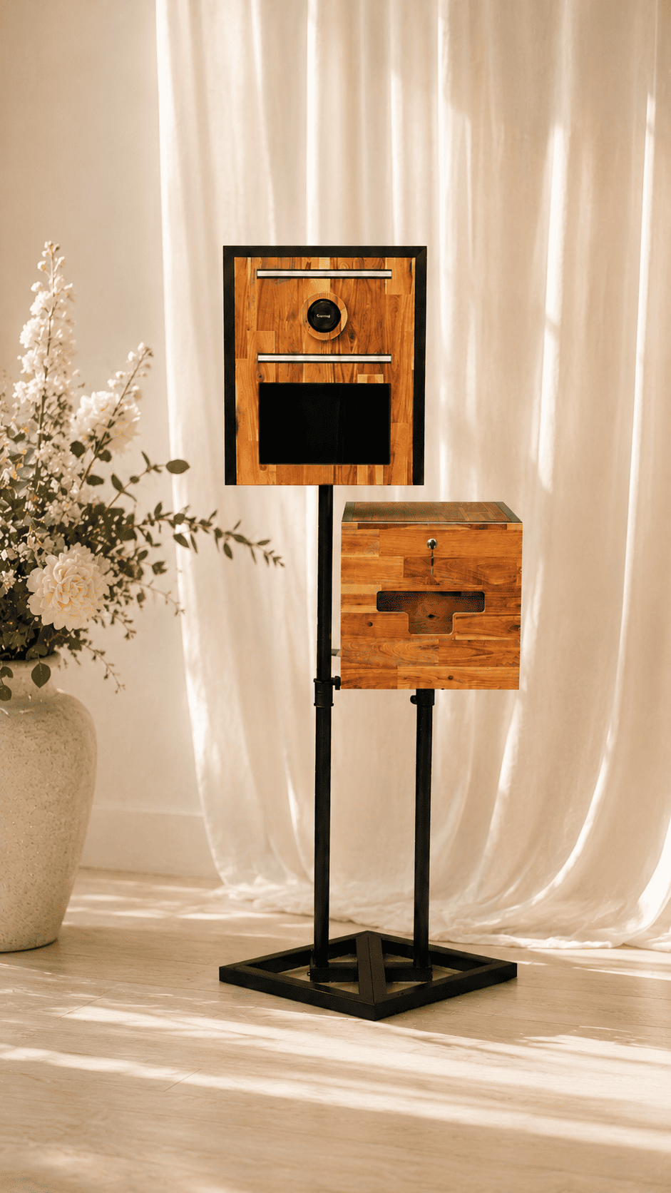Photobooth artisanal en bois VV Solution installé en extérieur dans le Pas-de-Calais